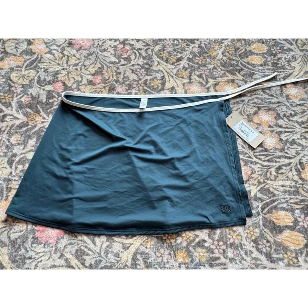 Albion fit swim skirt nwt xs/s